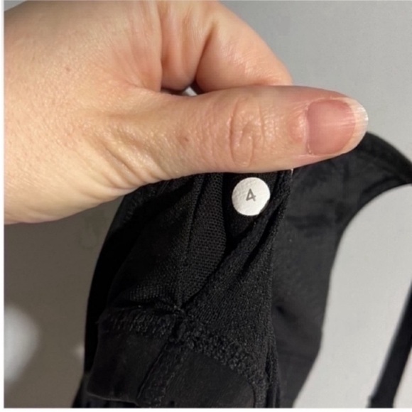 Lululemon Black Rehearsal Bra - Picture 4 of 5